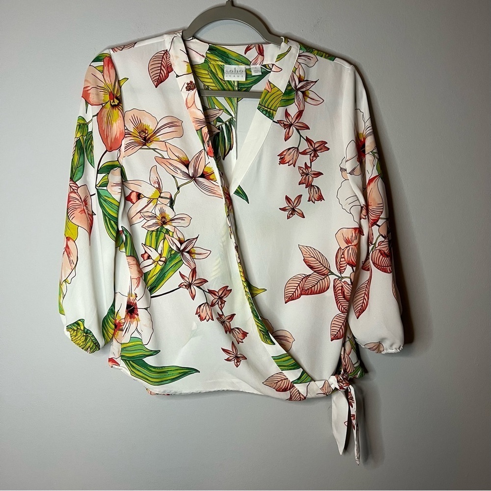 Women’s Soho pink floral mock wrap blouse size small S